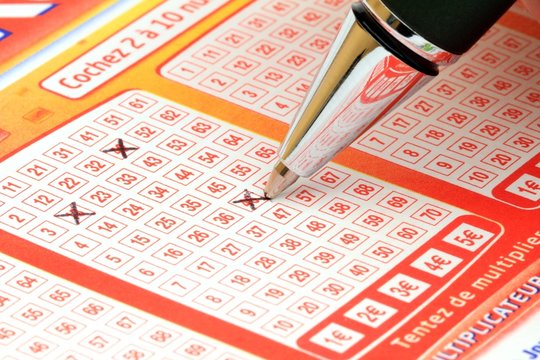 激发幸运的秘密：深入解析MarkSix尾数连中与品牌力量